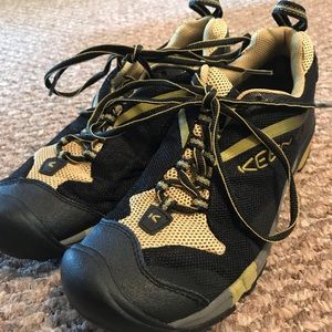Keen Hiking Shoes 👟🌼